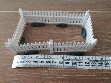 Lemax zgan tuinhekje wit met groen gras a/d rand kerstdorp beschikbaar voor biedingen