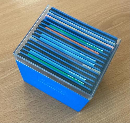 Alles moet weg: uitschuifbare floppy / diskette houder, Computers en Software, Vintage Computers, Ophalen of Verzenden