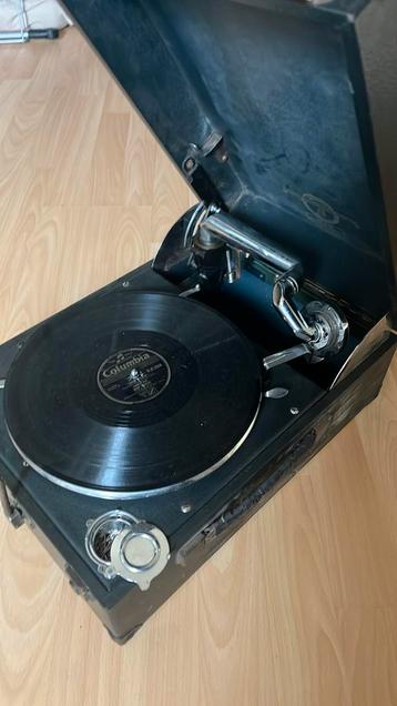 Antieke Columbia grammofoon. Met 78 toeten plaat. Bakeliet. beschikbaar voor biedingen