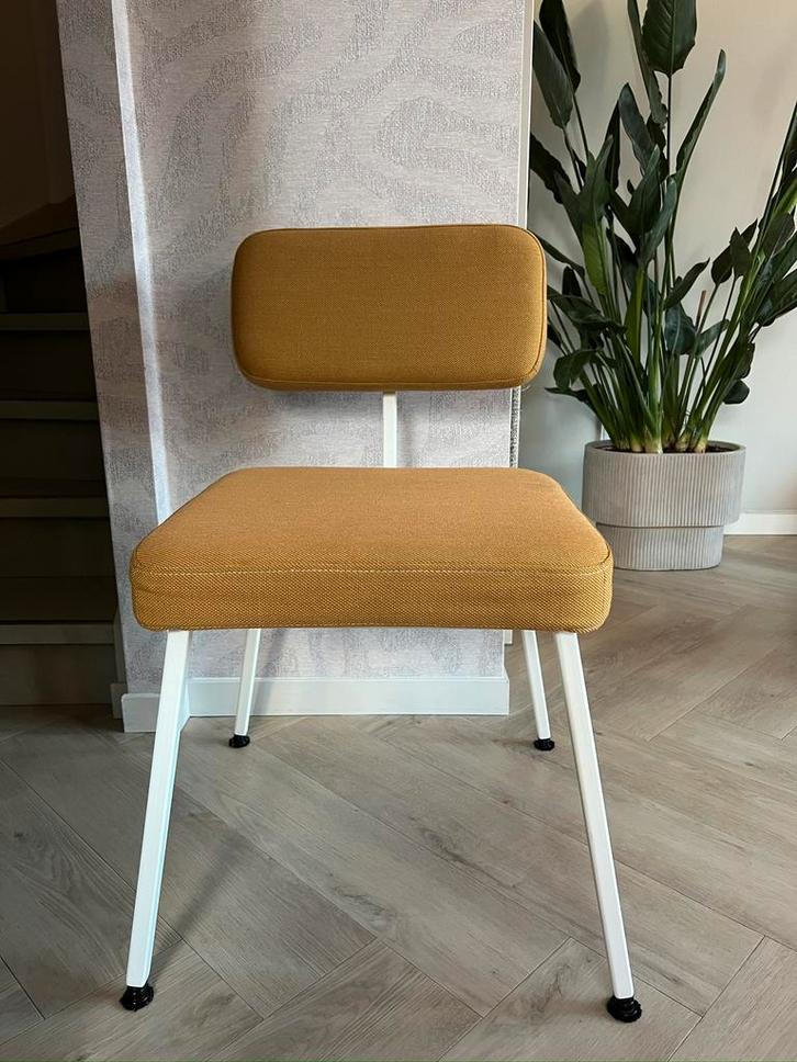 Studio Henk stoel Ode chair zonder armleuning wit, Huis en Inrichting, Stoelen, Zo goed als nieuw, Eén, Stof, Wit, Ophalen of Verzenden