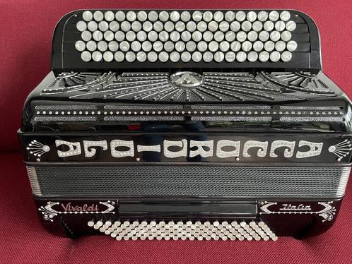 Accordiola Vivaldi knopaccordeon . 4 korig .Musette .Bgriff., Muziek en Instrumenten, Accordeons, Zo goed als nieuw, Knopaccordeon