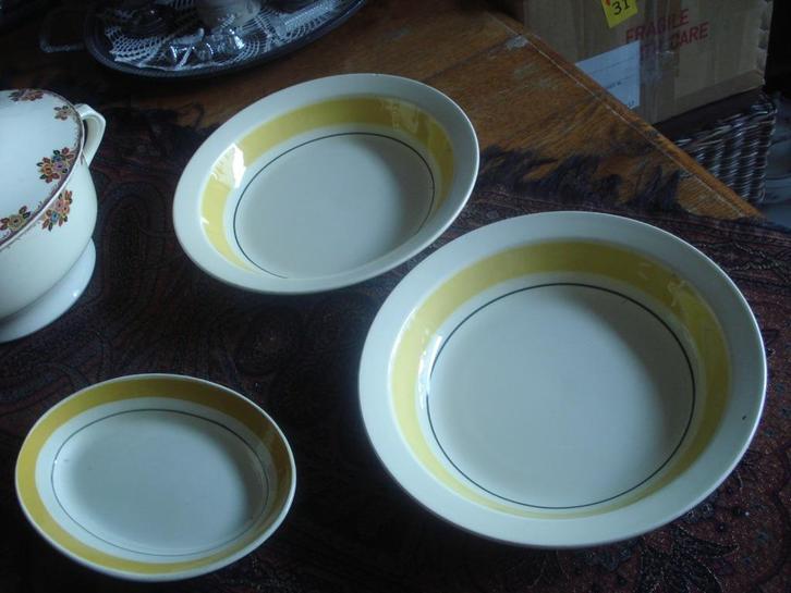 3 serviesdelen GIEN france serie Caroline creation primafleu, Antiek en Kunst, Antiek | Servies los, Ophalen of Verzenden