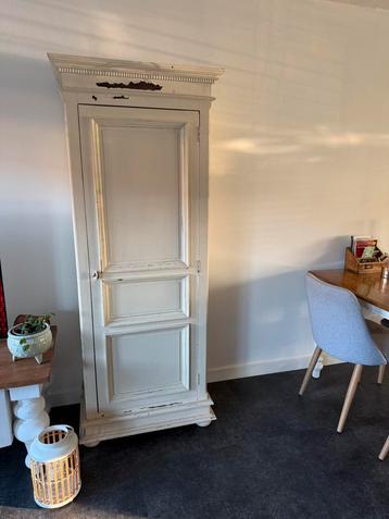 Brocante kast beschikbaar voor biedingen