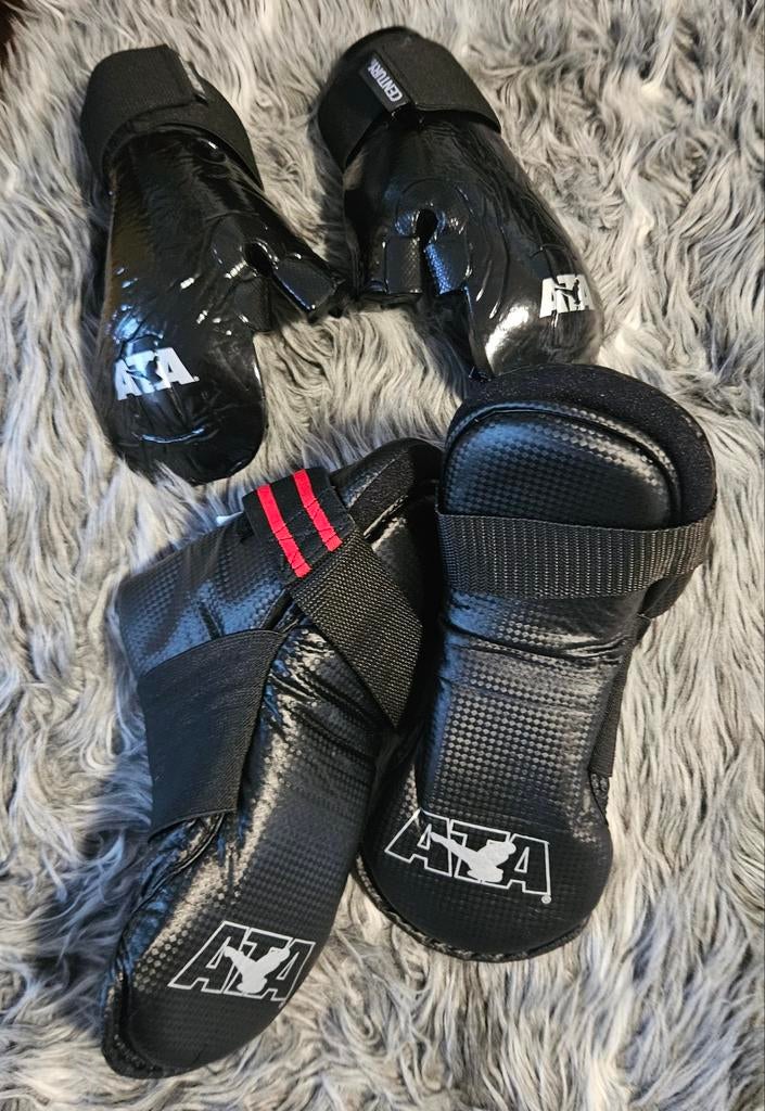 ATA Taekwondo vecht  beschermig set hand + voet - Nieuwstaat, Sport en Fitness, Vechtsporten en Zelfverdediging, Zo goed als nieuw