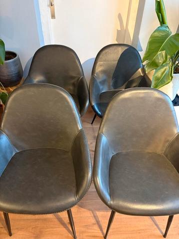 GRATIS - Eetkamerstoelen beschikbaar voor biedingen