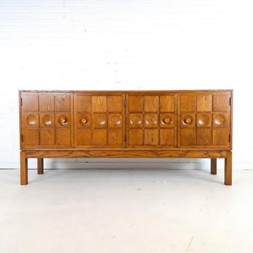 Vintage brutalist dressoir beschikbaar voor biedingen