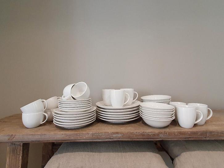 VT wonen servies/ 36-delig/ Nieuw!/ wit, Huis en Inrichting, Keuken | Servies, Nieuw, Bord(en), Overige stijlen, Aardewerk, Ophalen