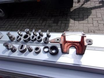 Te koop Mubea sleufponsen en ronde met matrijsen en ring beschikbaar voor biedingen
