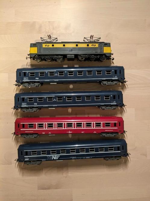 Ns trein set, Hobby en Vrije tijd, Modeltreinen | H0, Zo goed als nieuw, Locomotief, Gelijkstroom, Jouef, Analoog, NS, Ophalen of Verzenden