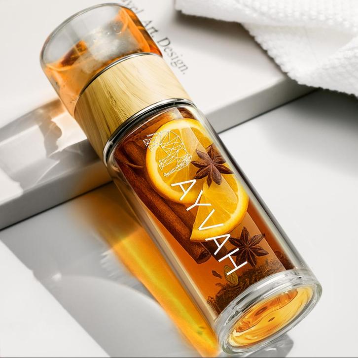 SALE -20% 🔥AYVAH glazen theefles met bamboe deksel & filter, Huis en Inrichting, Keuken | Servies, Nieuw, Glas of Glazen, Overige stijlen