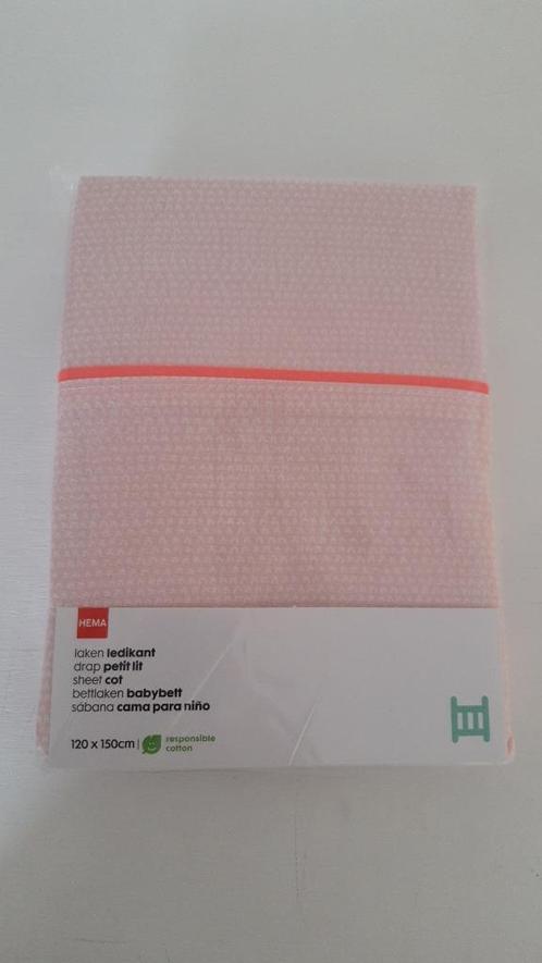 Hema ledikant laken 120 x 150 cm roze met hartjes, Kinderen en Baby's, Kinderkamer | Beddengoed, Nieuw, Overige typen, Roze, Jongetje of Meisje