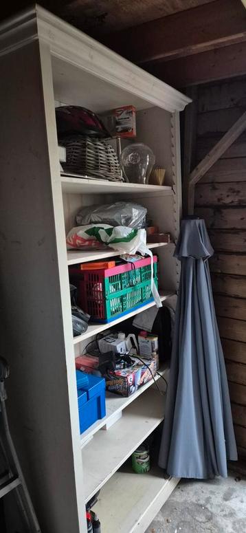 Mooie Witte Tuinkast beschikbaar voor biedingen