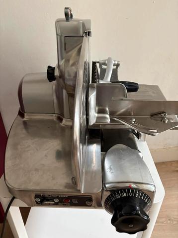 Berkel 834 snijmachine beschikbaar voor biedingen