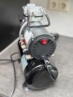 Airbrush compressor + spuitcabine, Hobby en Vrije tijd, Ophalen, Zo goed als nieuw