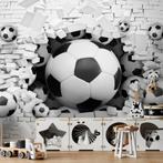 Voetbal door stenen muur fotobehang, Op maat, Muurdeco4kids, Kinderen en Baby's, Kinderkamer | Inrichting en Decoratie, Ophalen of Verzenden