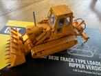 CCM caterpillar 983B track loader1:48, Hobby en Vrije tijd, Modelauto's | 1:50, Ophalen of Verzenden, Zo goed als nieuw, Hijskraan, Tractor of Landbouw