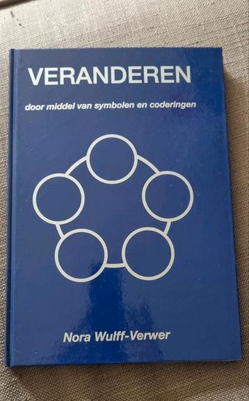Nora Wulff - Veranderen door middel van symbolen e beschikbaar voor biedingen
