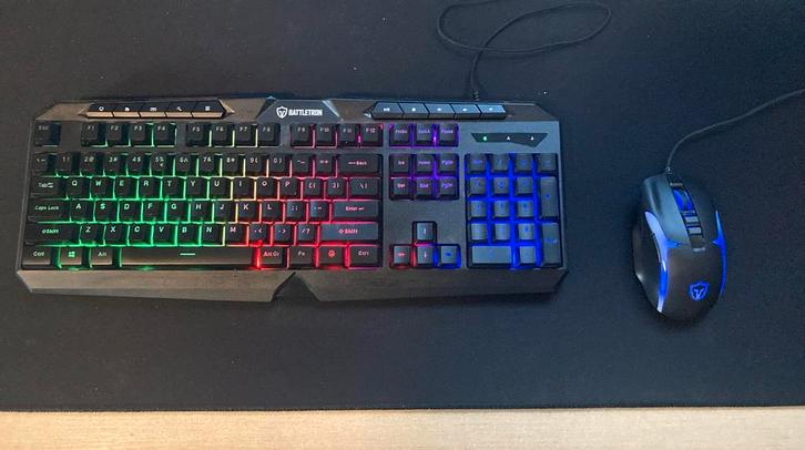 Battletron gaming toetsenbord + muis, Computers en Software, Toetsenborden, Gebruikt, Qwerty, Bedraad, Gaming toetsenbord, Ophalen