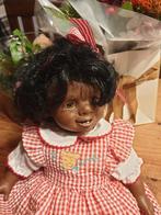 Donkere mooie pop  ,Nines D,Onil 42 cm, Ophalen of Verzenden, Zo goed als nieuw, Pop