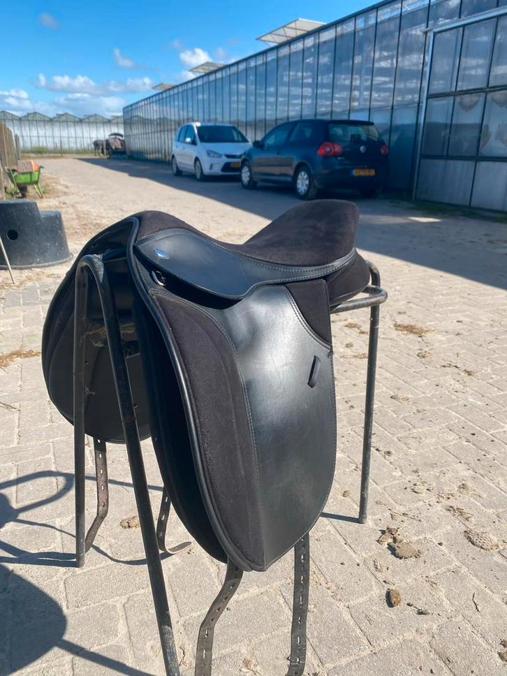 Thorowgood dressuur zadel 17,5 inch, Dieren en Toebehoren, Paarden en Pony's | Zadels, Zo goed als nieuw, Dressuur, Ophalen of Verzenden