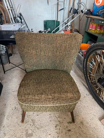 Vintage Stoel met Kleine Beschadigingen beschikbaar voor biedingen