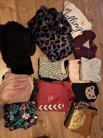 Meisjes kleding maat 122-128 beschikbaar voor biedingen
