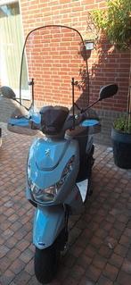 Zeer nette kisbee r met windscherm en slot en helm, Ophalen of Verzenden, Zo goed als nieuw, Benzine