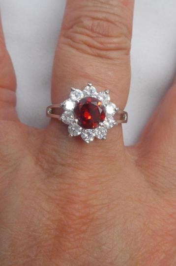 Zilveren prachtige ring met stenen maat 17 nr.1765 beschikbaar voor biedingen