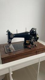Antieke vintage naaimachine Vitaal, Ophalen