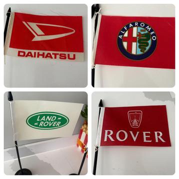 Tafel of buro vlaggen o.a Alfa,Rover,Toyota,Seat,land Rover beschikbaar voor biedingen