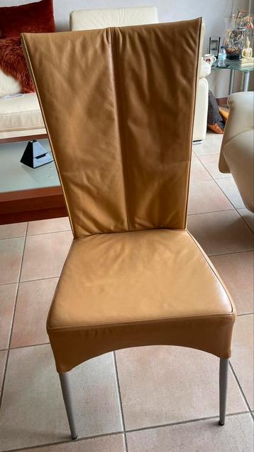 6 eetkamer stoelen beschikbaar voor biedingen