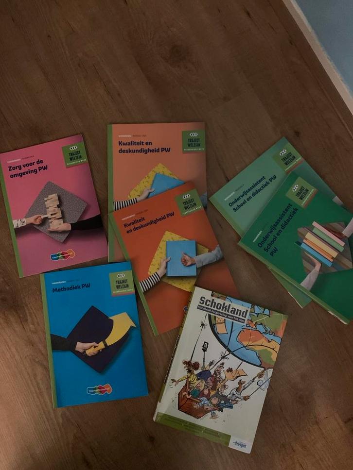 Boeken Onderwijsassistent + Werkboeken, Boeken, Studieboeken en Cursussen, Zo goed als nieuw, MBO, Ophalen of Verzenden