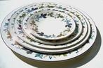 ROYAL DOULTON English BONECHINA  borden BURGUNDY, Ophalen, Zo goed als nieuw, Bord(en), Overige stijlen