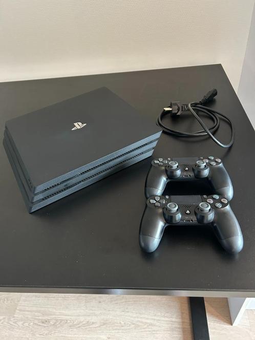 PlayStation 4 Pro + 2 Controllers + 3 Games, Spelcomputers en Games, Spelcomputers | Sony PlayStation 4, Zo goed als nieuw, Pro