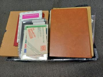 Krat voorzien van postzegels beschikbaar voor biedingen