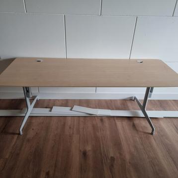 Nette bureaus 2x  50 euro per stuk 