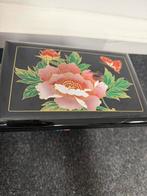 Mooie sieradendoos met bloemmotief, Gebruikt, Zwart, Ophalen of Verzenden, Met spiegeltje(s)