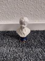 Porseleinen borst beeldje - 8,5cm hoog, Verzamelen, Beelden en Beeldjes, Ophalen of Verzenden, Zo goed als nieuw, Dier