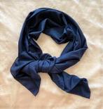 Mooie blauwe sjaal, Ophalen of Verzenden, Zo goed als nieuw, Maat 38/40 (M), Sjaal