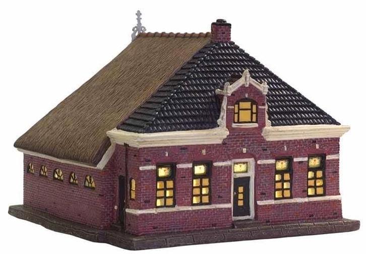 DV110001 - Friese stolpboerderij dickensville huisjes  €79, Diversen, Kerst, Nieuw, Ophalen of Verzenden