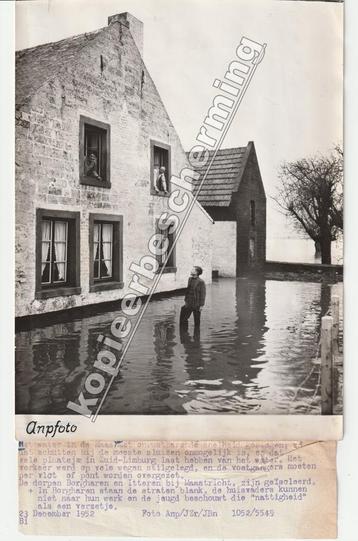 Borgharen 1952 overstroming 2 grote oude persfoto's / schade beschikbaar voor biedingen