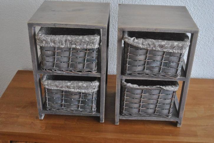 Rekjes met rieten mandjes, 2 stuks, 47 bij 29 bij 26 cm, Huis en Inrichting, Woonaccessoires | Overige, Gebruikt, Ophalen of Verzenden