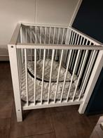 Witte box met boxkleed en babynestje, Ophalen, Gebruikt, Rechthoekig, In hoogte verstelbaar