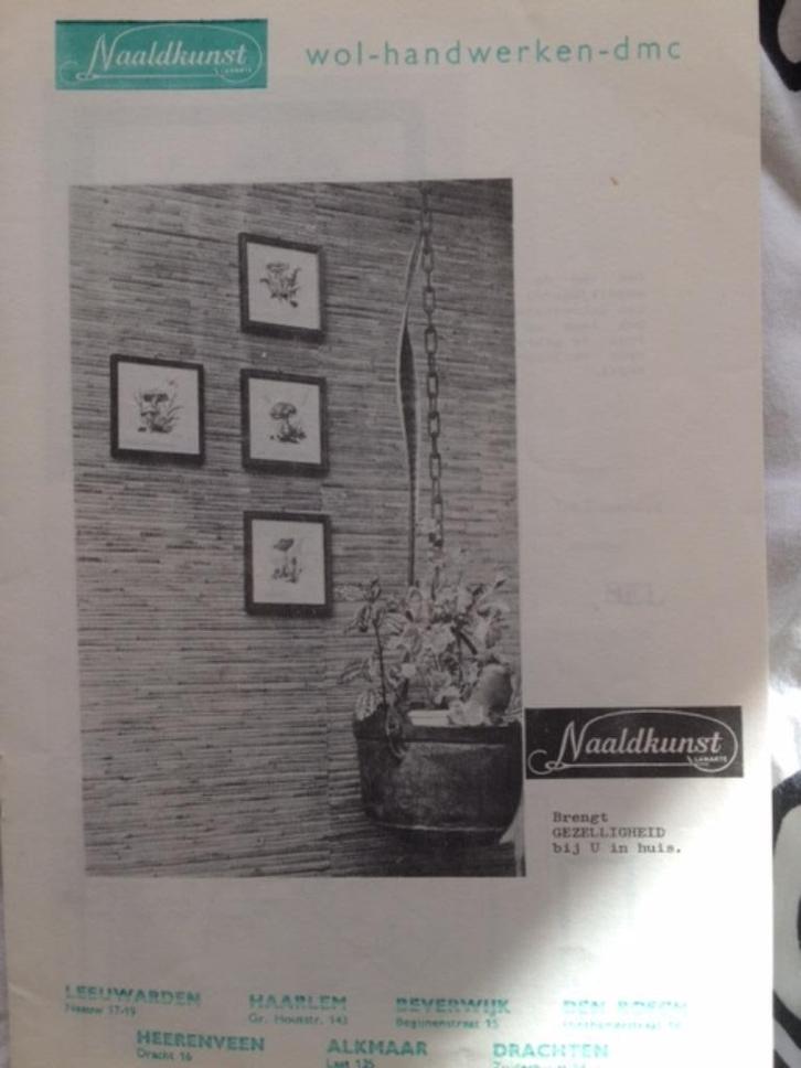 folder van Naaldkunst wol handwerken DMC vintage, Hobby en Vrije tijd, Borduren en Borduurmachines, Gebruikt, Overige typen, Handborduren