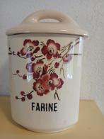 verschillende keramische voorraadpotten, Ophalen