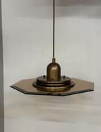 Vintage hanglamp – messing & rookglas (hexagon), Vintage, Ophalen of Verzenden, Minder dan 50 cm, Glas