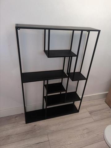 Metal Shelf beschikbaar voor biedingen
