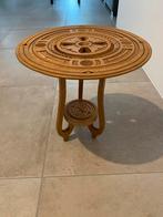 Houten Bijzettafel met Uitgesneden Details-handgemaakt, Minder dan 45 cm, Minder dan 55 cm, Rond, Ophalen of Verzenden