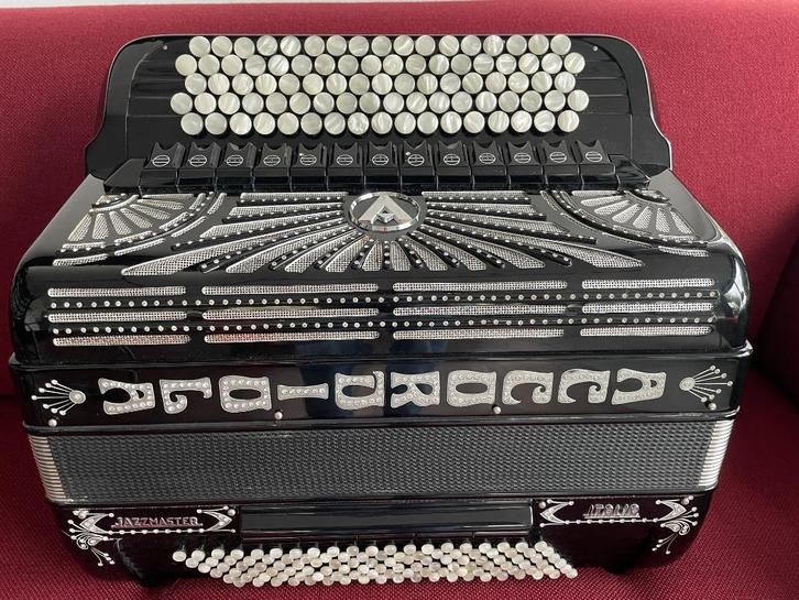 Accordiola Jazzmaster knopaccordeon . B-Griff . Cassotto ., Muziek en Instrumenten, Accordeons, Zo goed als nieuw, Knopaccordeon