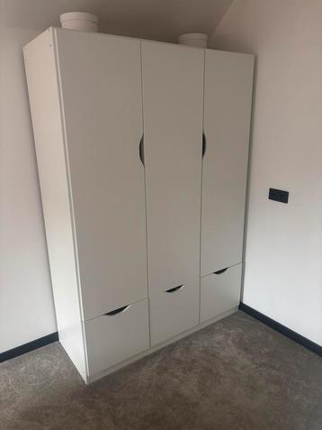 Witte kledingkast te koop beschikbaar voor biedingen
